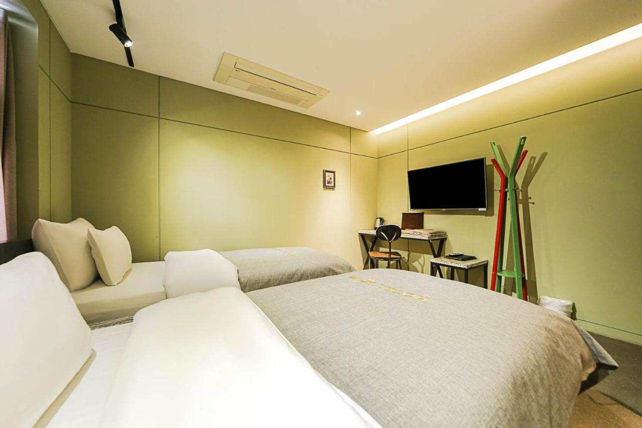 Hotel Myeongjak Chuncheon Exterior photo