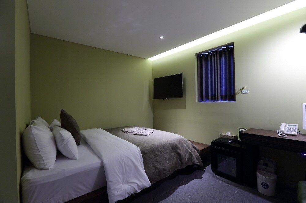 Hotel Myeongjak Chuncheon Exterior photo