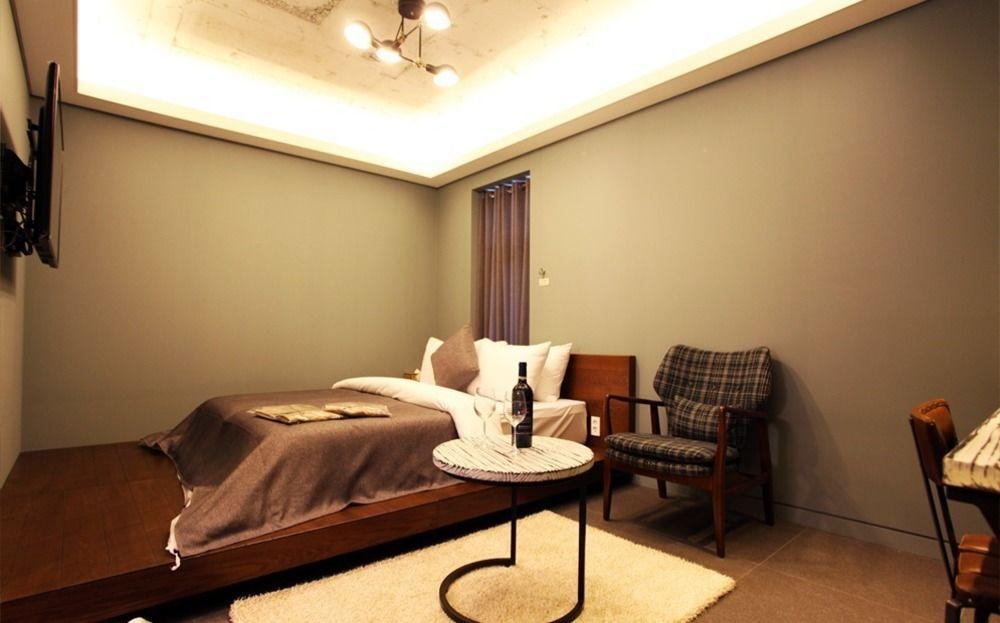 Hotel Myeongjak Chuncheon Exterior photo